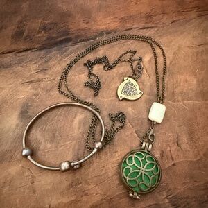 Vintage Green Pendant Necklace and Bracelet Lot